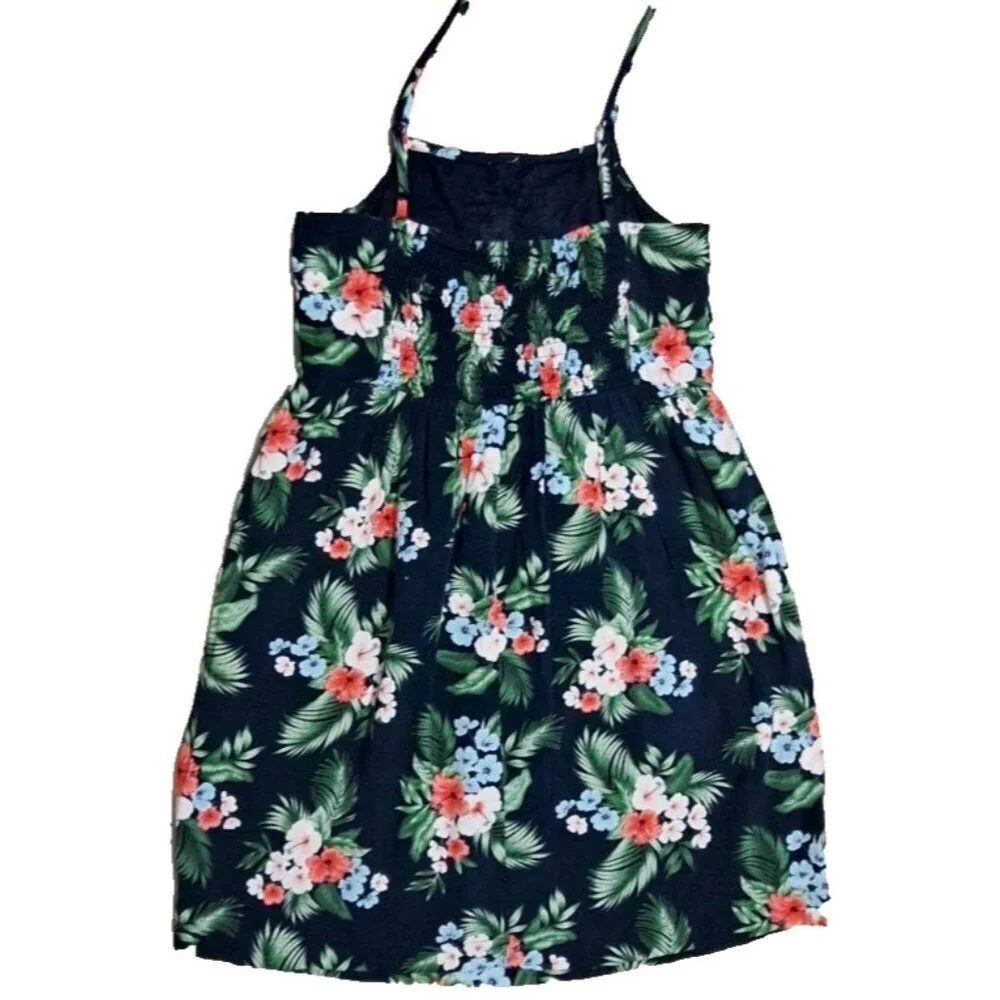Old Navy chest 32